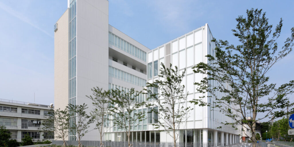 【広報用】教育棟外観 小 私立 医学部合格　医学部受験情報 医学部予備校 レクサス教育センター