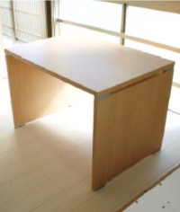 レクサスガーデン 机